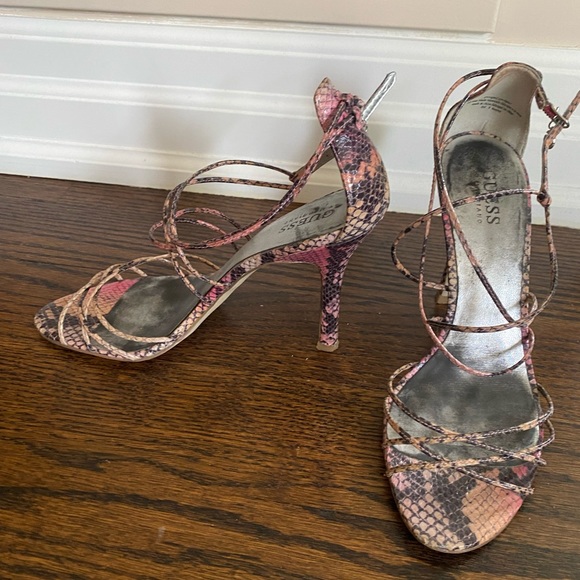 Guess strap heels size 8M - Picture 2 of 3